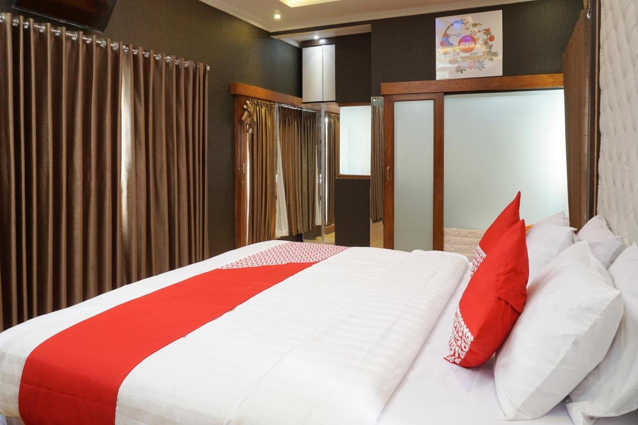 OYO 444 Rafitha Homestay Baturetno Luaran gambar